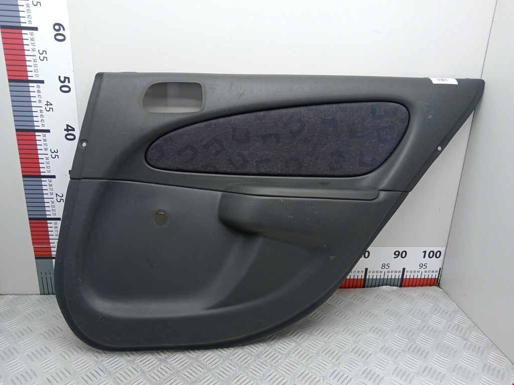 Обшивка двери задняя правая TOYOTA Corolla E110 1997-2002