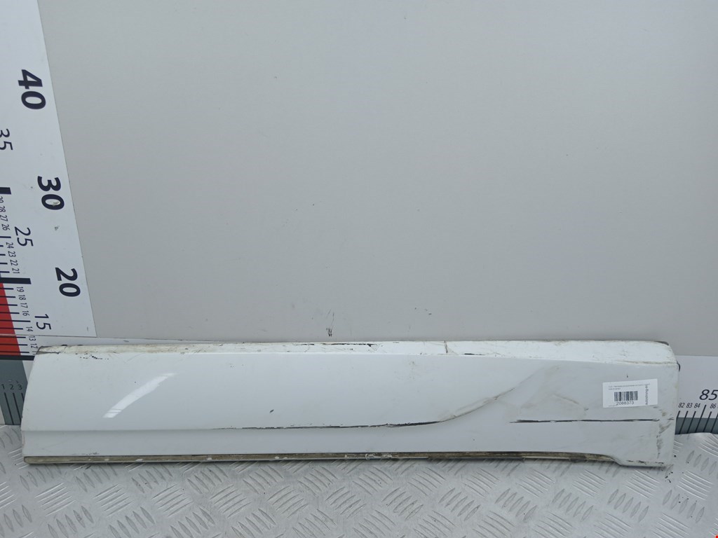 Накладка декоративная (молдинг) двери задней правой Audi Q5 8R (2008-2017)