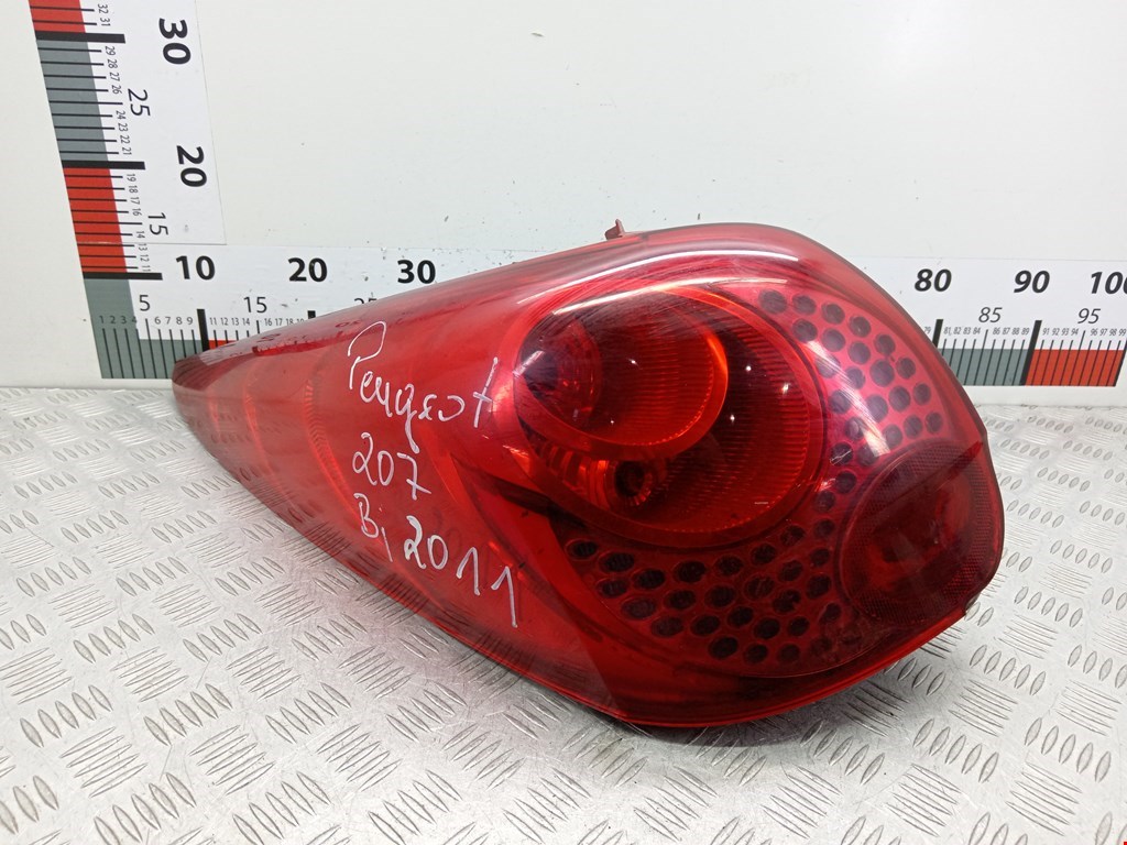 Фонарь задний левый PEUGEOT 207 2006-2015