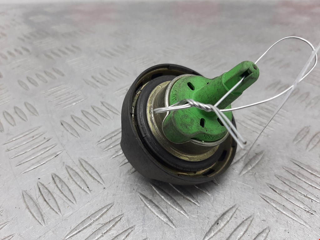 Крышка топливного бака BMW 1er E81\E87 2004-2011