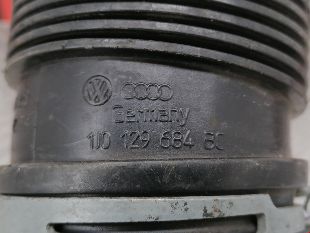 Патрубок воздушного фильтра VOLKSWAGEN Bora 1998-2005