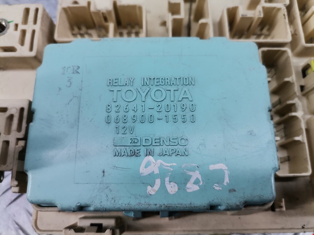 Датчик уровня в бачок омывателя TOYOTA RAV 4 XA10 1994-2000