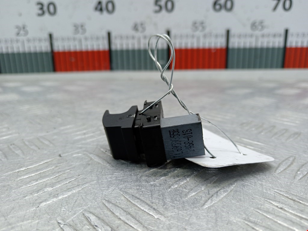 Кнопка стеклоподъемника SEAT Leon 2005-2012