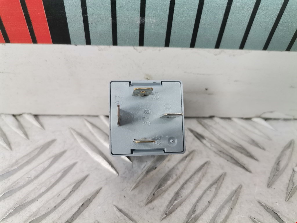 Реле VOLKSWAGEN Touareg 2002-2010