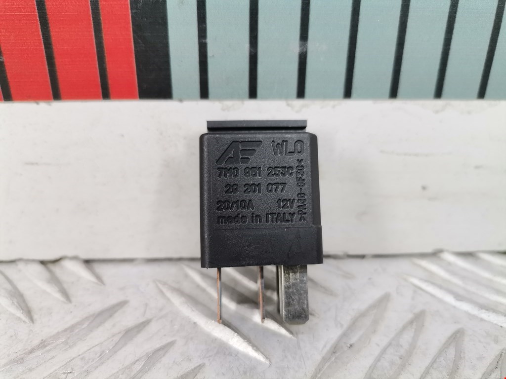 Реле VOLKSWAGEN Touareg 2002-2010