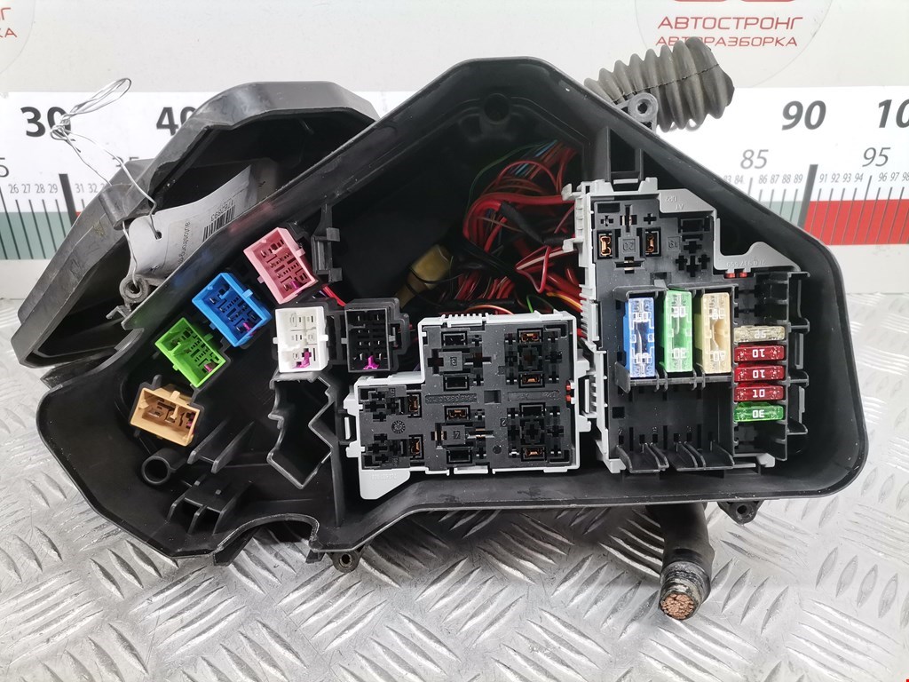 Блок реле VOLKSWAGEN Touareg 2002-2010