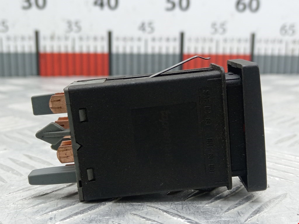 Кнопка аварийной сигнализации (аварийки) AUDI A4 B5 1995-2001