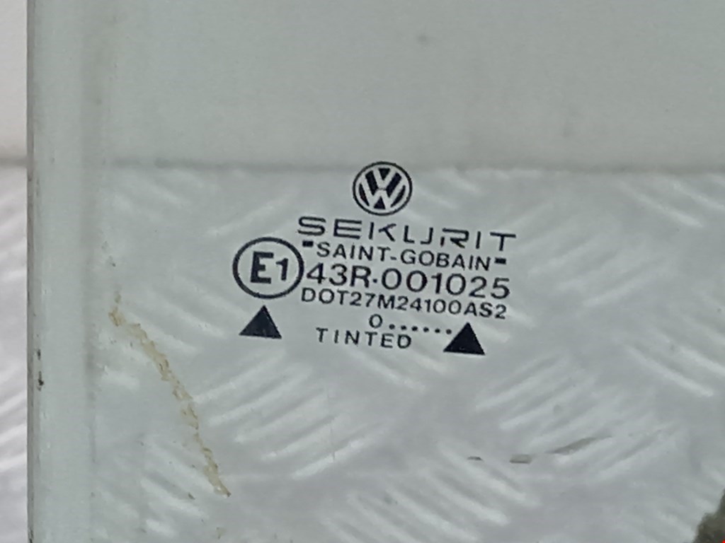 Стекло двери заднее правое VOLKSWAGEN Passat B3 1988-1993