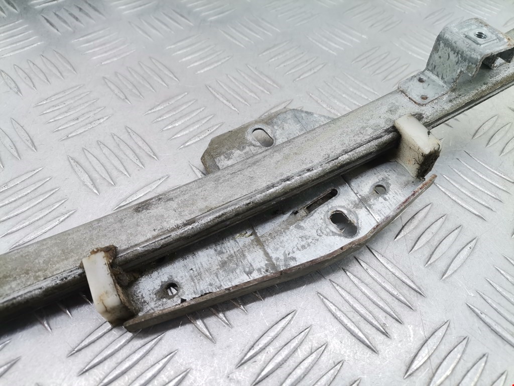 Стеклоподъемник задний правый VOLKSWAGEN Passat B3 1988-1993