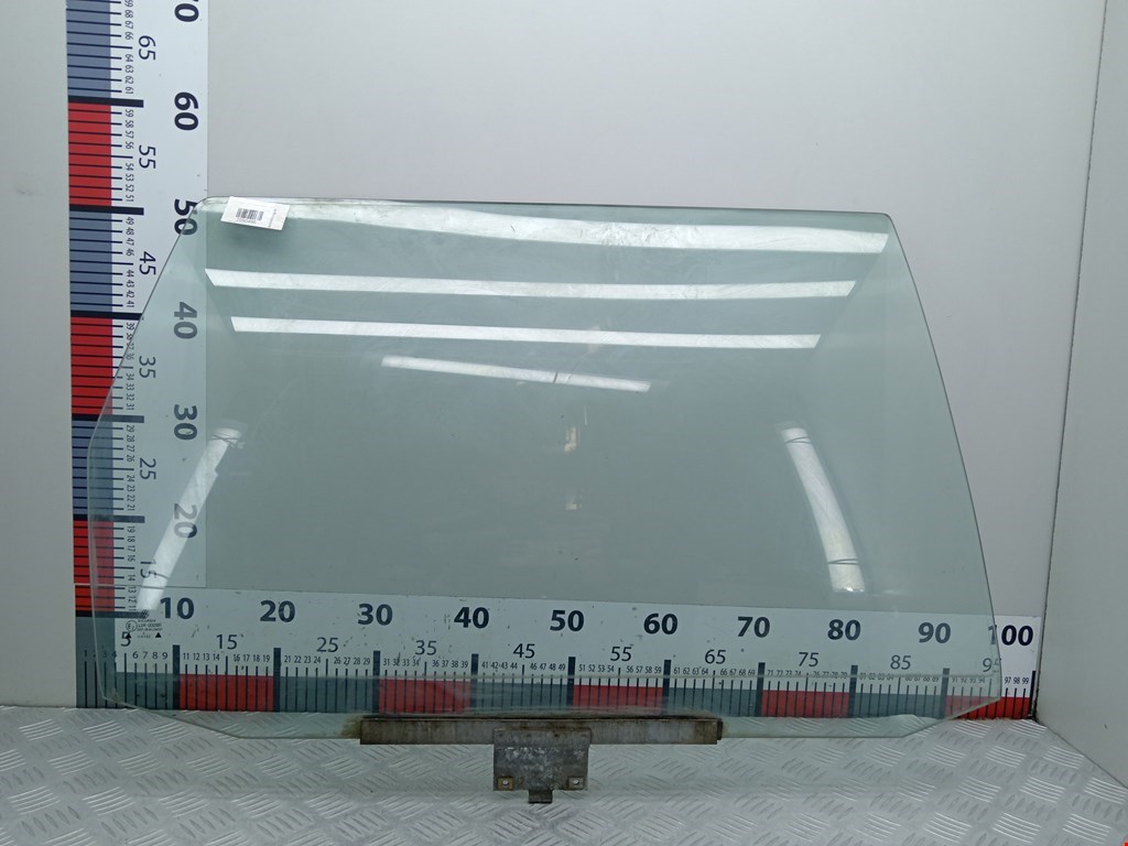 Стекло двери заднее правое VOLKSWAGEN Passat B3 1988-1993