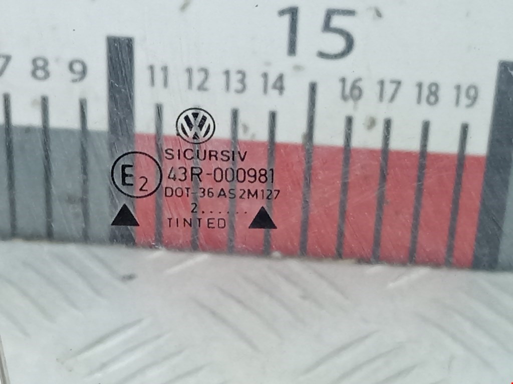 Стекло двери заднее правое VOLKSWAGEN Passat B3 1988-1993