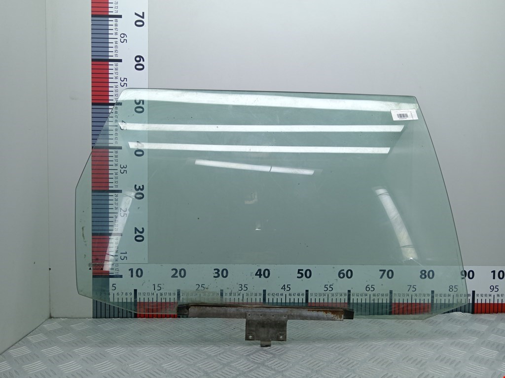 Стекло двери заднее правое VOLKSWAGEN Passat B3 1988-1993