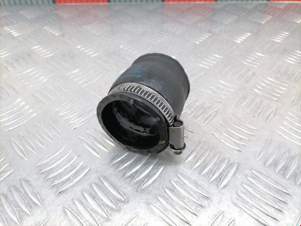 Патрубок интеркулера VOLKSWAGEN Passat B5 1997-2005
