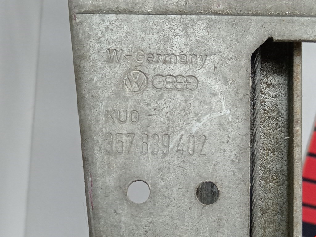 Стеклоподъемник задний правый VOLKSWAGEN Passat B3 1988-1993