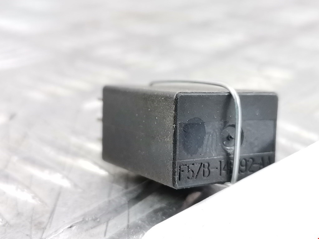 Реле MAZDA Tribute 2000-2007