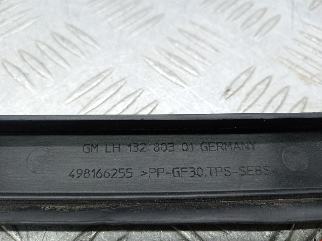 Молдинг лобового стекла OPEL Astra J 2009-2017