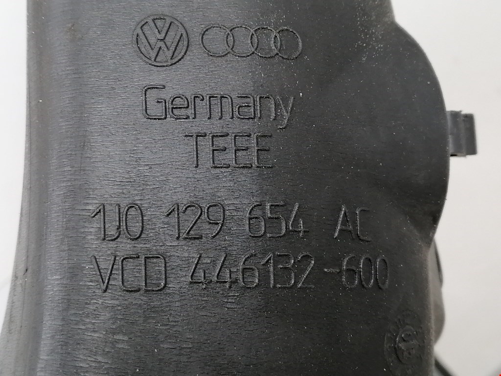 Патрубок воздушного фильтра VOLKSWAGEN Bora 1998-2005