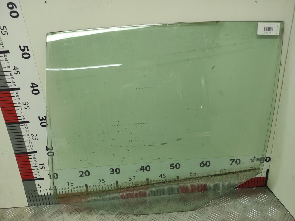 Стекло двери заднее левое VOLKSWAGEN Golf V 2003-2009