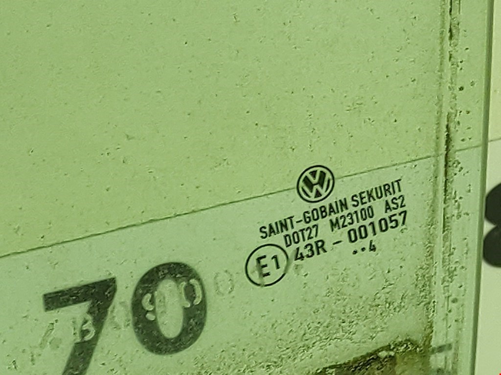 Стекло двери заднее левое VOLKSWAGEN Golf V 2003-2009