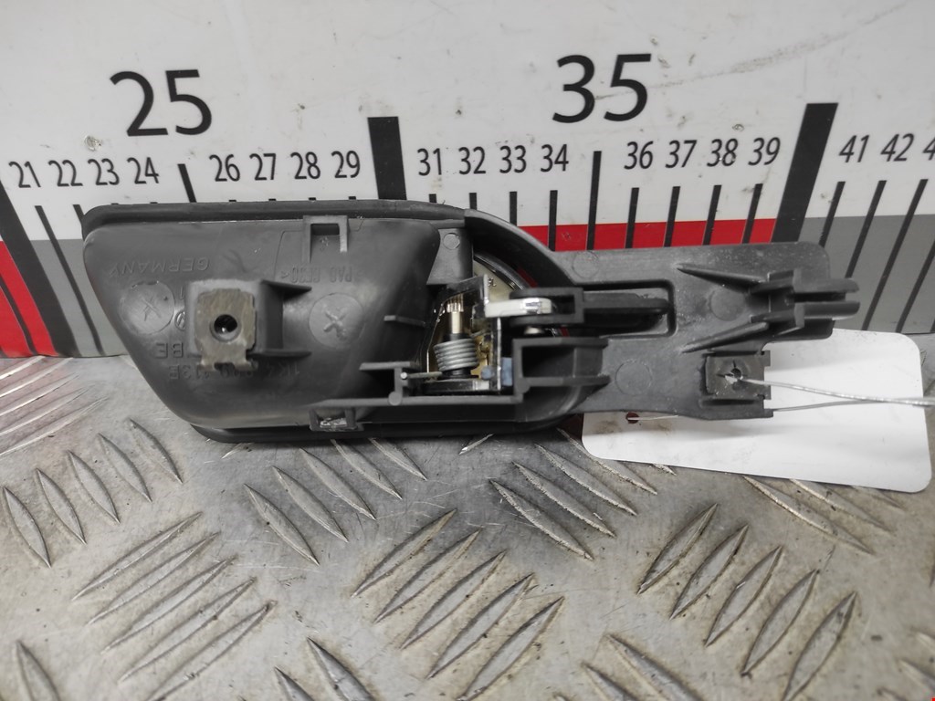 Ручка дверная задняя внутренняя левая VOLKSWAGEN Golf V 2003-2009