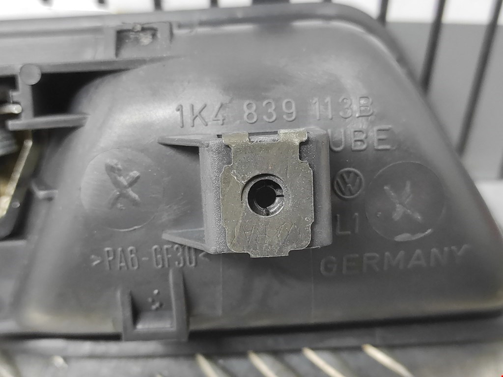 Ручка дверная задняя внутренняя левая VOLKSWAGEN Golf V 2003-2009