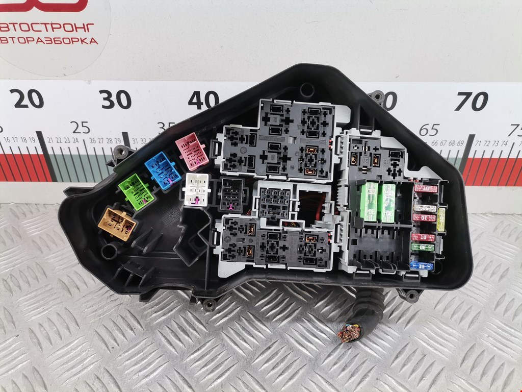 Блок реле VOLKSWAGEN Touareg 2002-2010