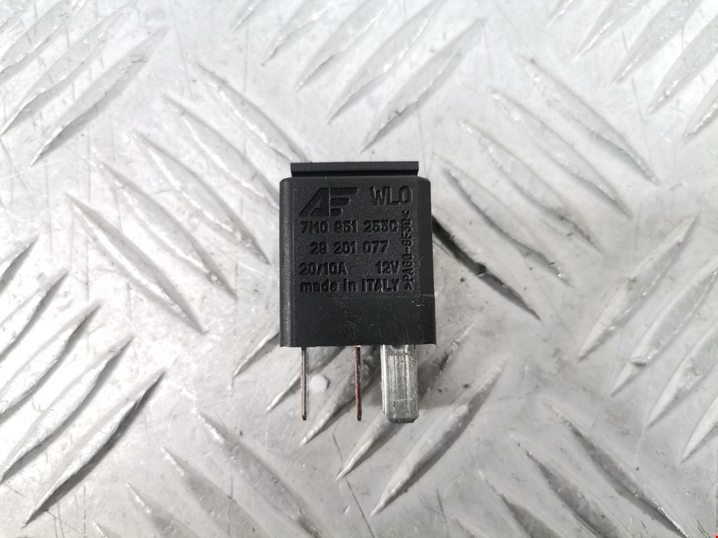 Реле VOLKSWAGEN Touareg 2002-2010