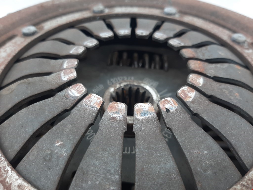 Маховик (демпфер сцепления) OPEL Corsa C 2000-2006