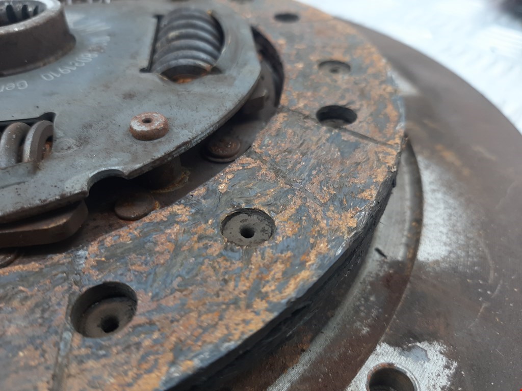 Маховик (демпфер сцепления) OPEL Corsa C 2000-2006