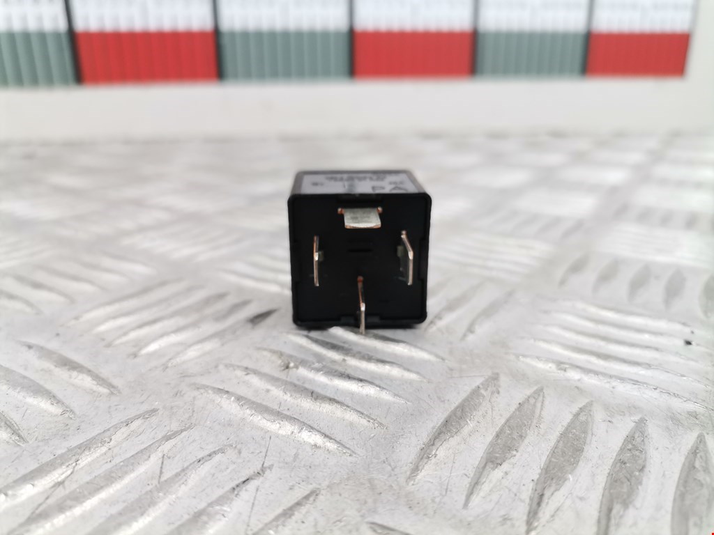 Реле LAND ROVER Discovery III 2005-2009