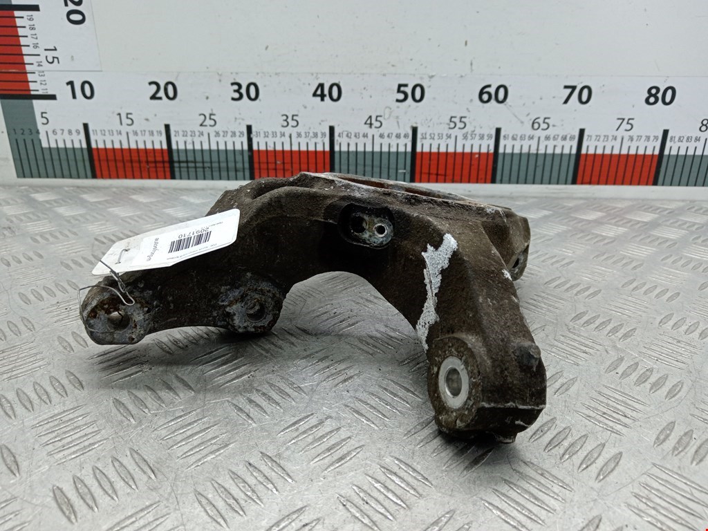 Кулак поворотный правый