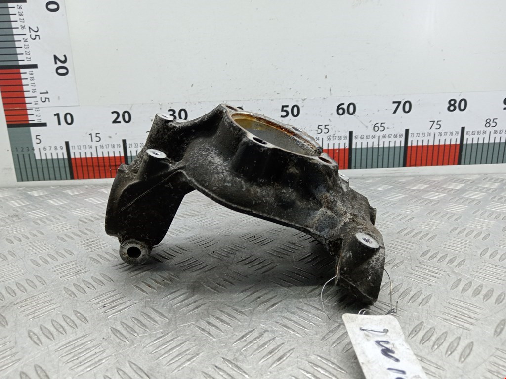 Кулак поворотный левый BMW 3-Series (E90/E91/E92/E93) (2004-2013)