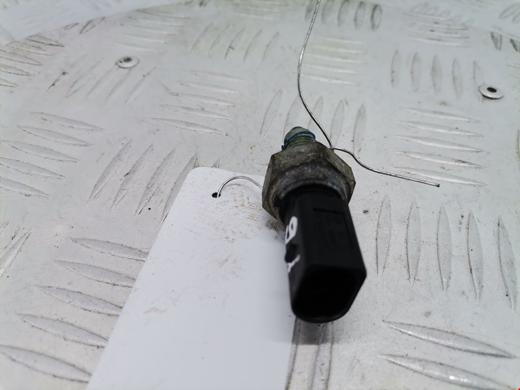 Датчик включения заднего хода VOLKSWAGEN Polo III 1994-2001