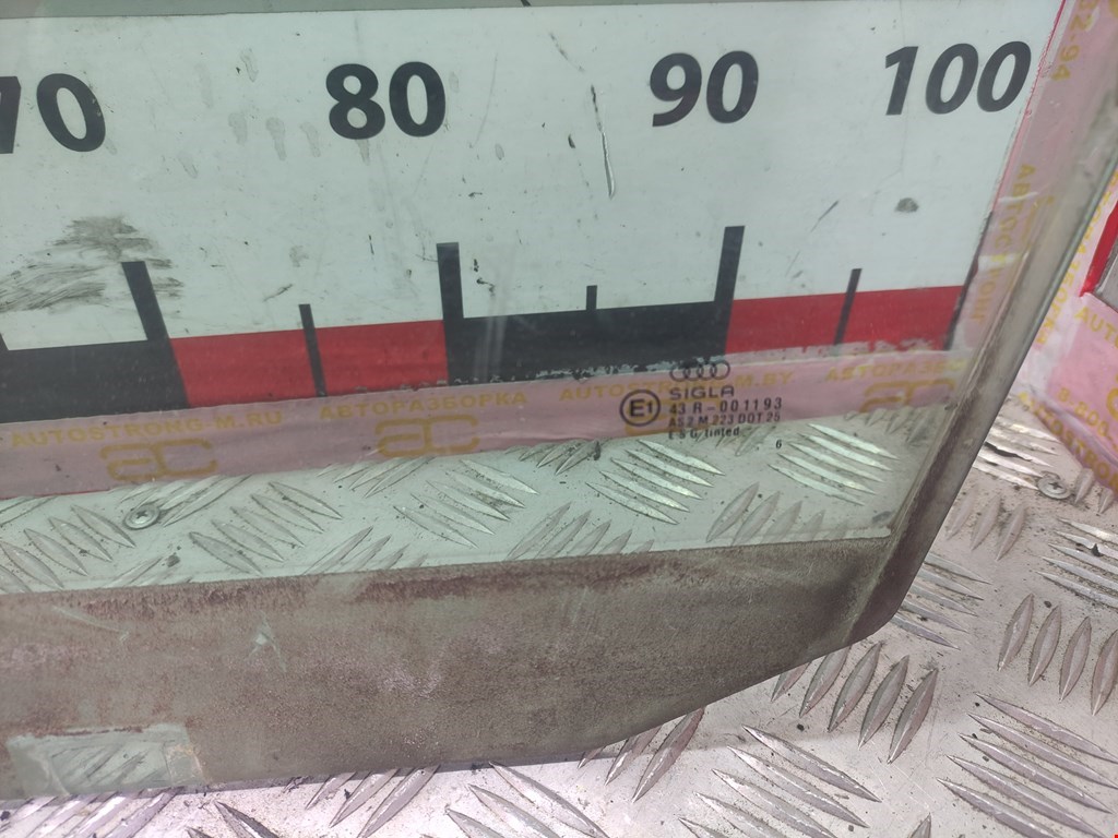 Стекло двери переднее левое AUDI A4 B5 1995-2001