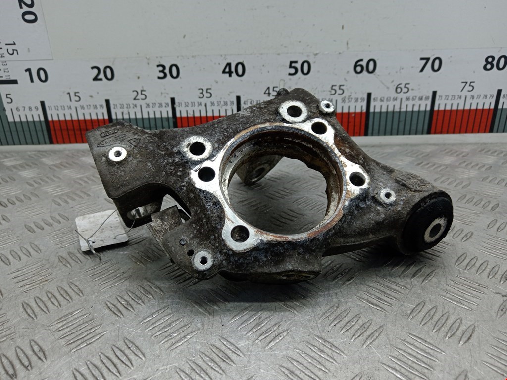 Кулак задний левый Audi A6 C6 (2004-2011)