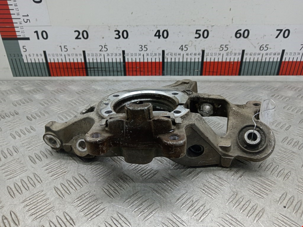 Кулак задний левый Dodge Charger 1 (LX) (2005-2010)