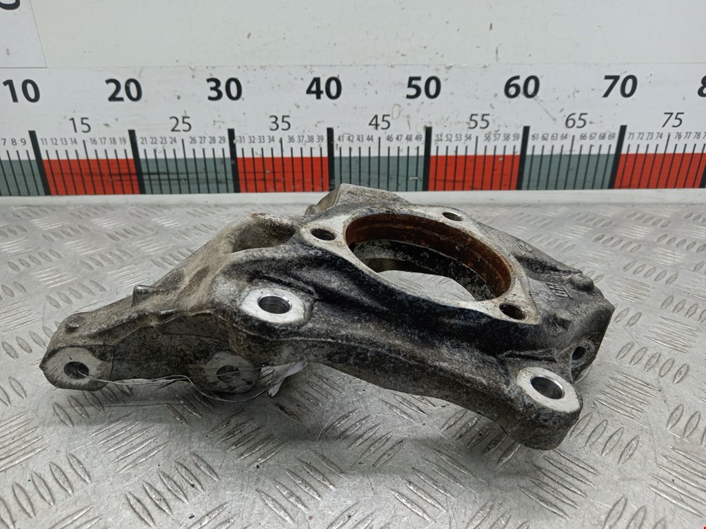 Кулак поворотный левый Opel Astra J (2009-2018)