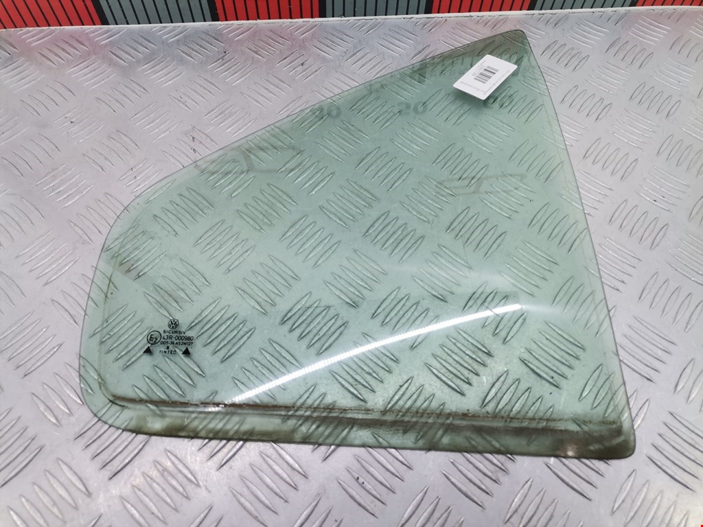 Стекло двери задней правой (форточка) Volkswagen Bora(Jetta) (1998-2005)