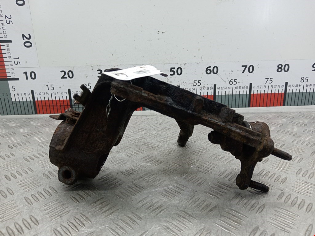 Кулак поворотный левый Audi A3 8P (2003-2013)