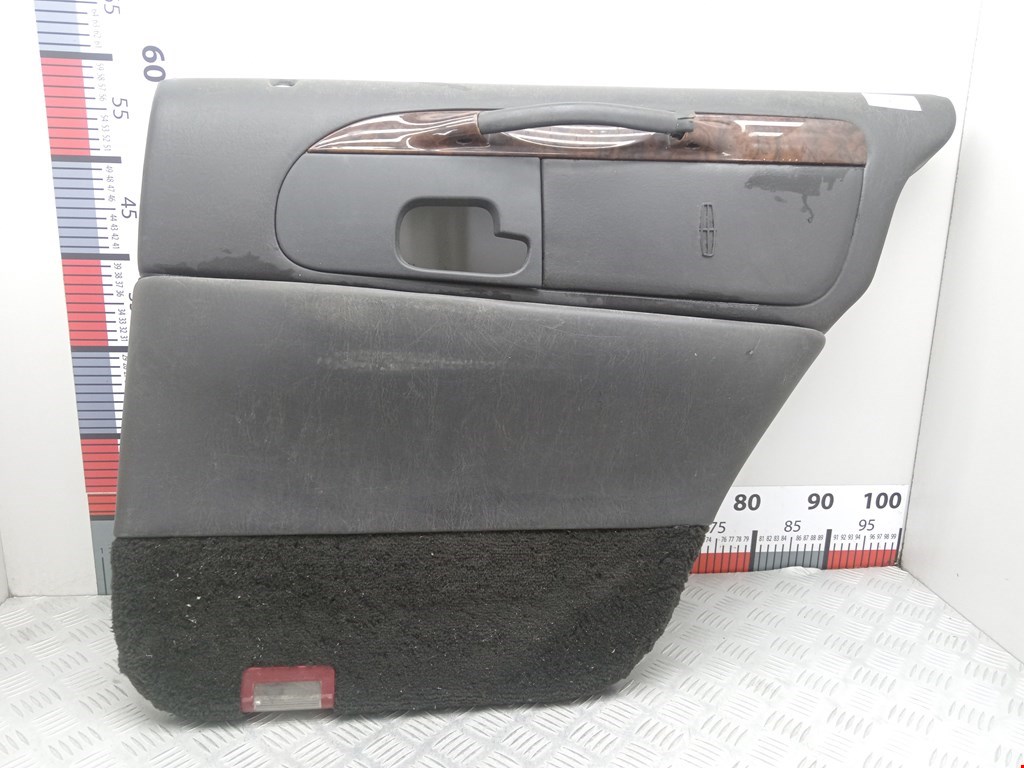 Обшивка двери задняя правая LINCOLN Town Car III 1997-2011