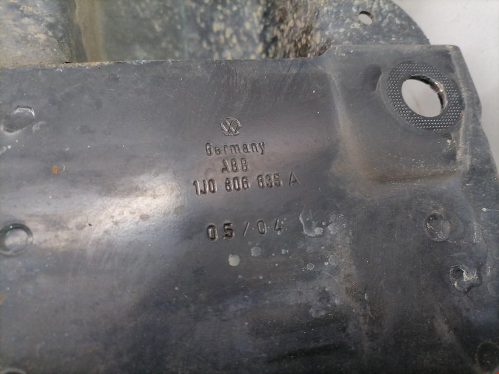 Усилитель переднего бампера (передний) VOLKSWAGEN Golf IV 1997-2003