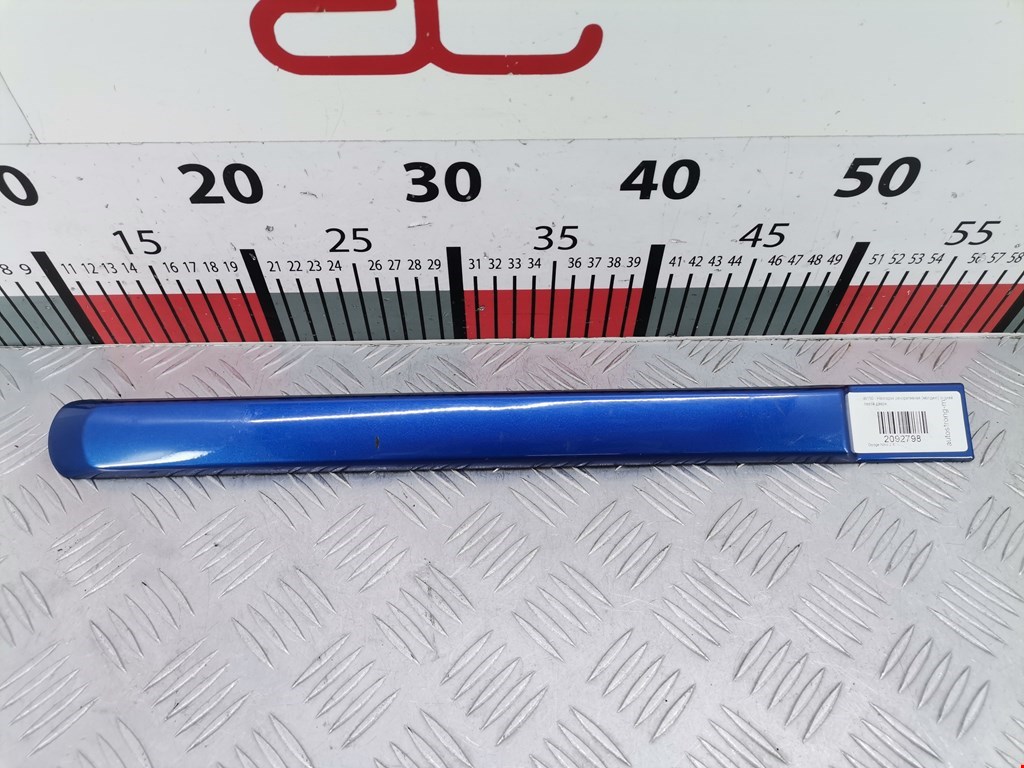 Накладка декоративная (молдинг) двери задней левой Dodge Nitro (2006-2011)