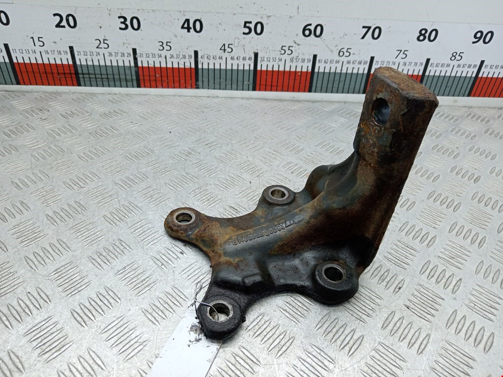 Кронштейн (крепление лапа) двигателя Mercedes Atego 1 (1998-2004)