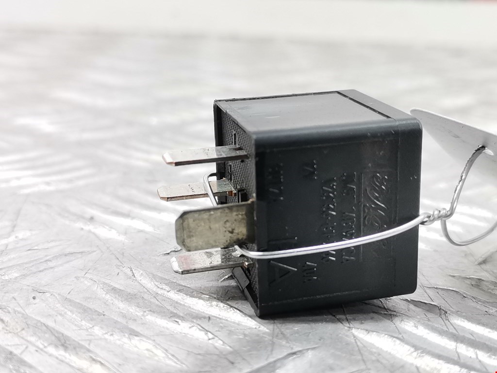 Реле FORD Kuga 2008-2012