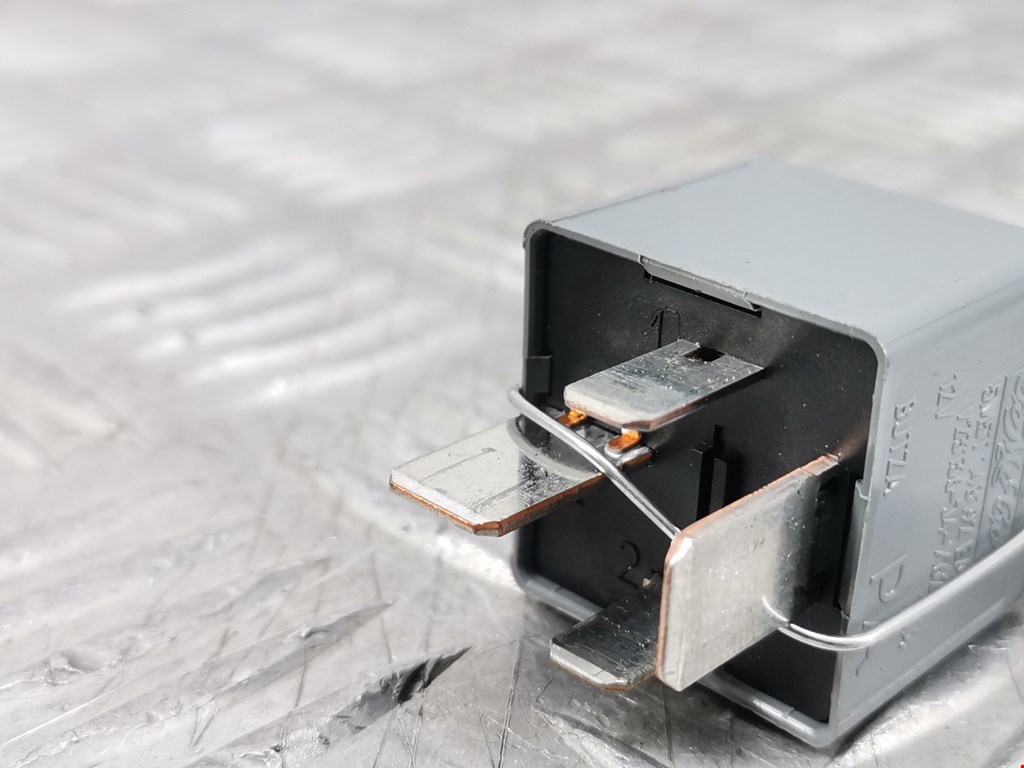 Реле FORD Kuga 2008-2012