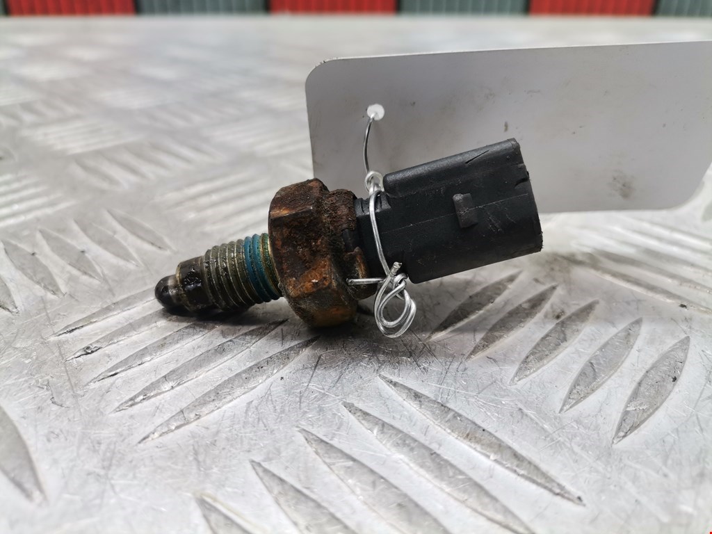 Датчик включения заднего хода (лягушка) Volkswagen Polo 3 (1994-2002)