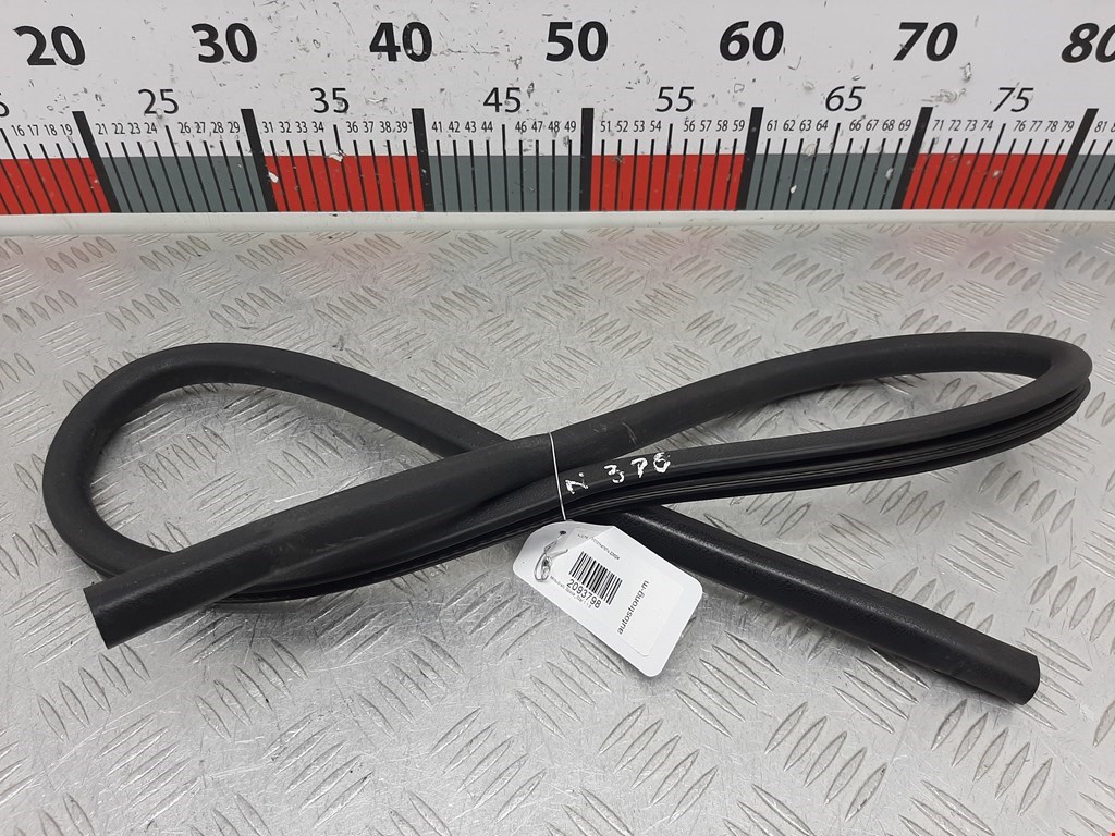 Уплотнитель двери MITSUBISHI Space Star 1999-2006