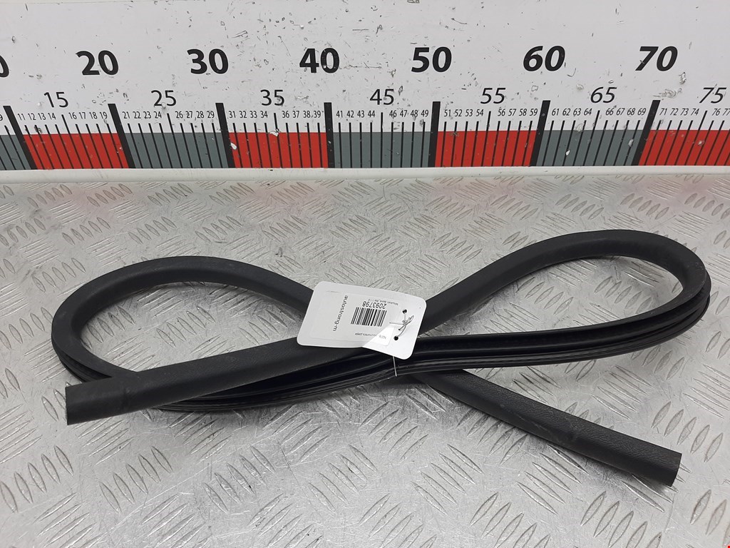 Уплотнитель двери MITSUBISHI Space Star 1999-2006