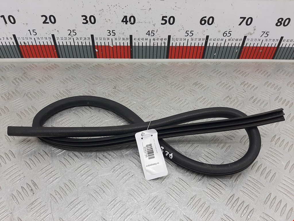 Уплотнитель двери MITSUBISHI Space Star 1999-2006