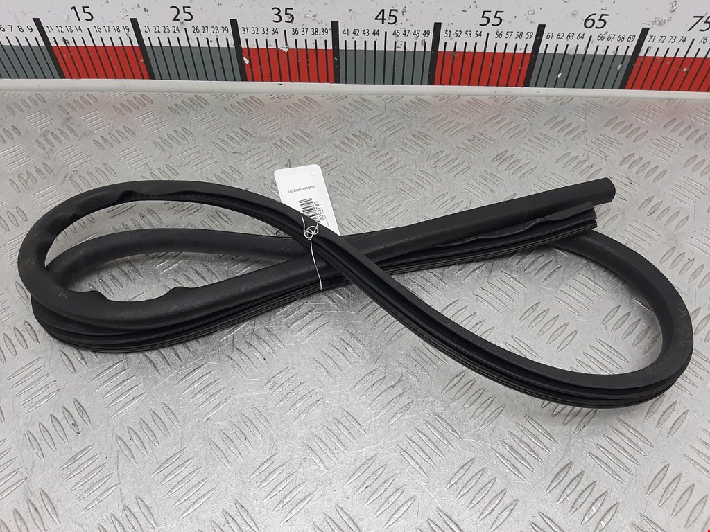 Уплотнитель двери MITSUBISHI Space Star 1999-2006